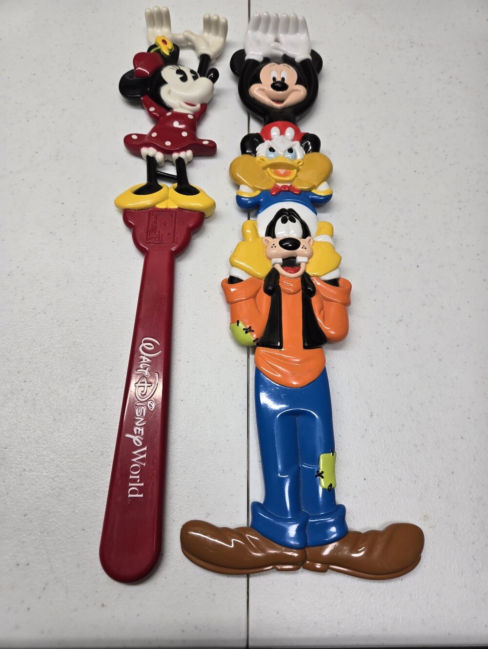 2 Disney World Souvenir Back Scratchers: Minnie Mouse & Mickey Donald Goofy
